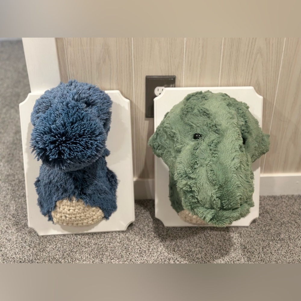 Children’s Wall Decor Dinosaur Faux Taxidermy Set